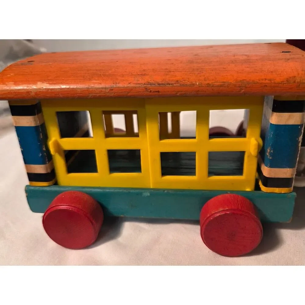 Vintage Fisher-Price Huffy Puffy Wooden Pull Train 4 Car Set No. 999 Railroad
